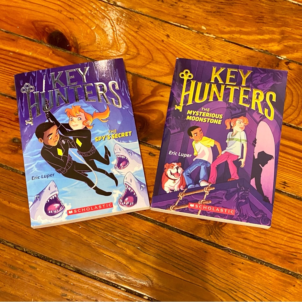 Key Hunters Set of 2 Books by Eric Luper Readling Level Grade 3 Scholastic